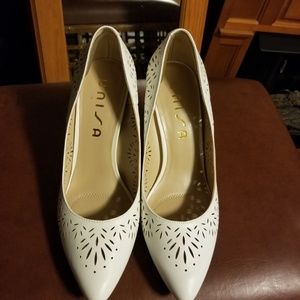 White Ladies Pumps